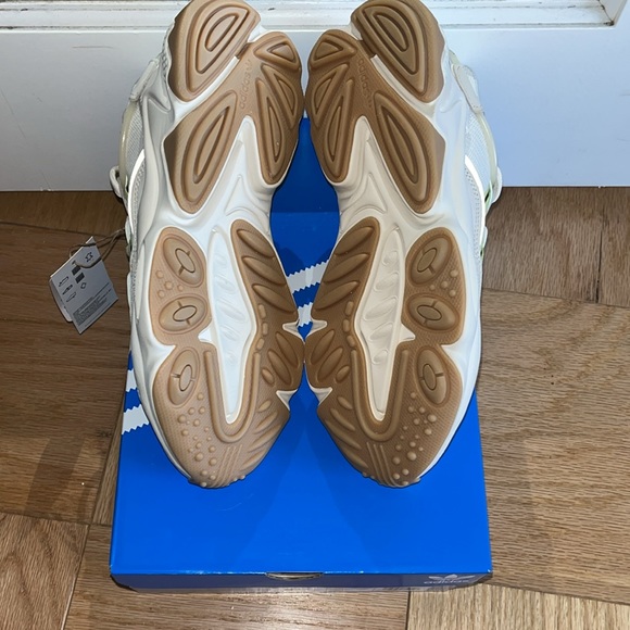 ADIDAS WOMEN’S OZWEEGO SHOES - Picture 7 of 7